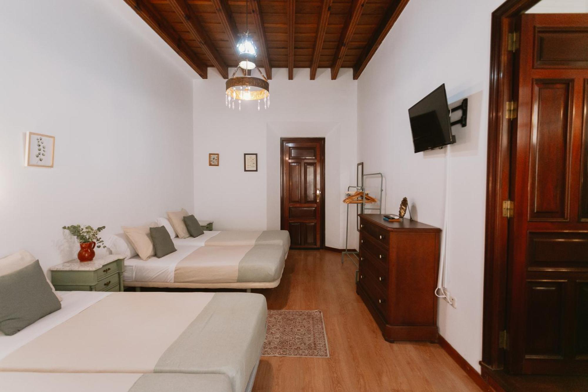 Komodo Casa Maravillas Rooms Sevilha Exterior foto